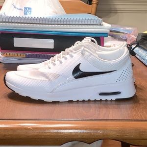 EUC Women’s Nike Air Max Thea